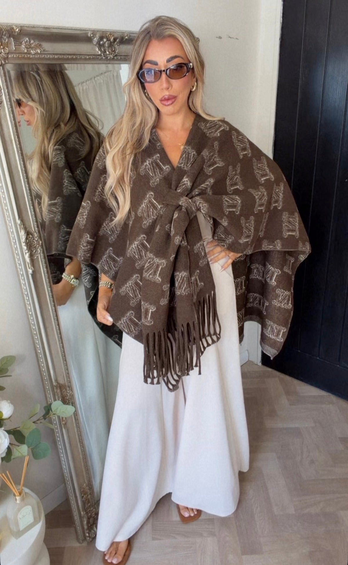Celine tassel cape (One size)